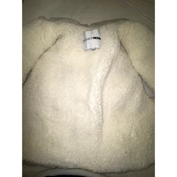 NWOT Womens Nude/Cream Cropped Puffer Vest Size XL - Picture 9 of 9